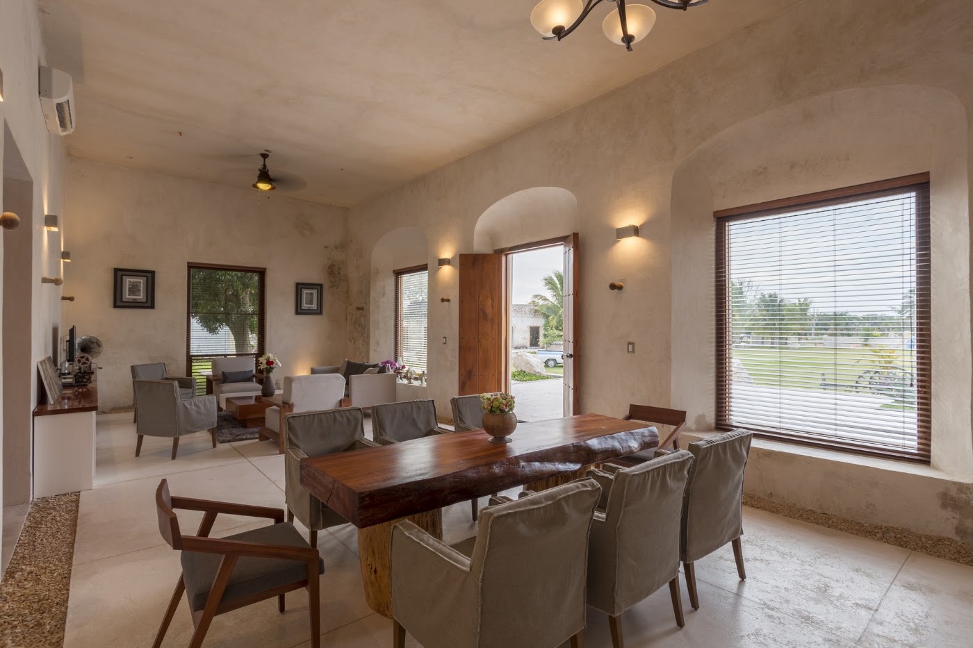 Intérieur en chukum — mur et plafond au fini continu