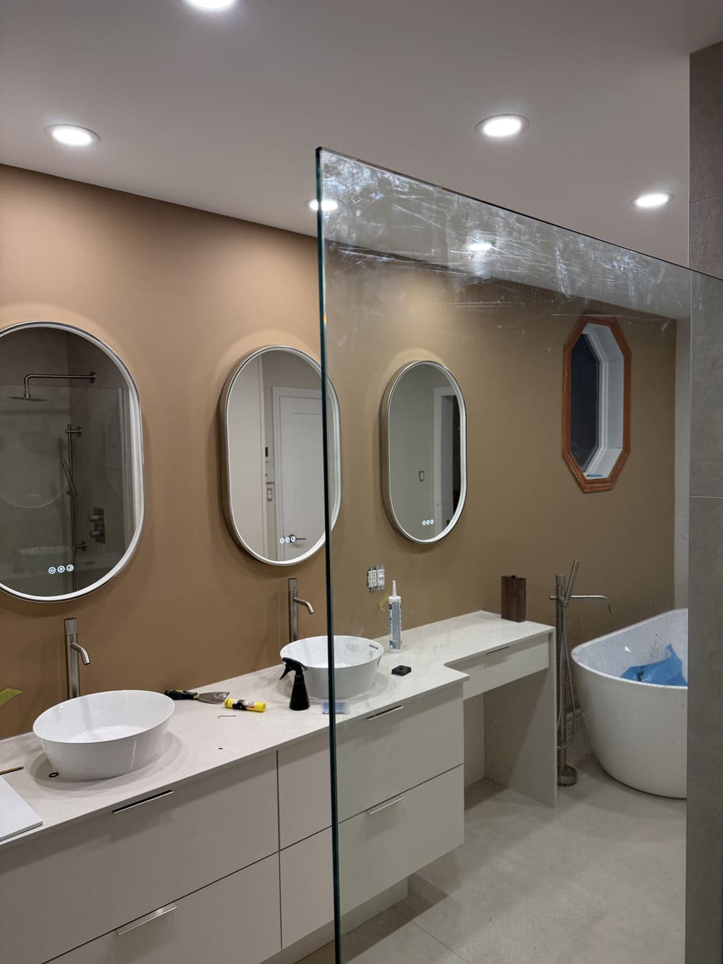 Grande salle de bain — double vanité