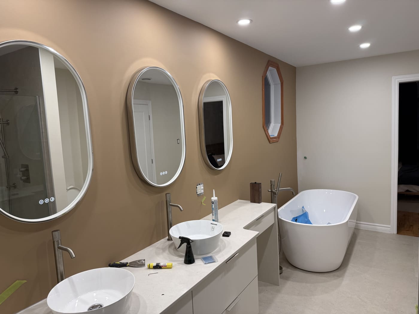 Grande salle de bain — double vanité